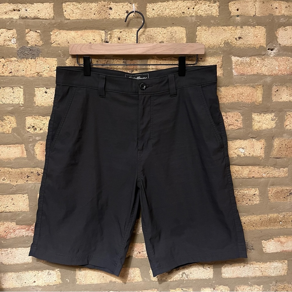 Men’s Eddie Bauer hiking shorts; gray; size 32